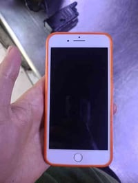 ايفون سفن بلاس للبيع ذاكره 128   بطاريه 100 مبدله اصليه  والباقي مكفول...