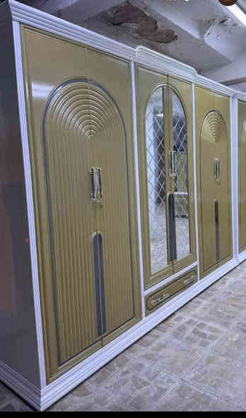 غرف نوم شغل عراقي 100٪100
تتكون الغرفه ١٠ قطع 
الداخل صاج طبيعي 4 ملم
 والوجه  11 ملم MDF                                 
المجرات سكك حديد 
كل الغرفه نرماده شريطيه 
القاعده بلوك صاج 
الابواب تكون تحفير C N C
 الصبغ درجه اولى  
لون الدوشمه حسب رغبتكم  
عرض الكنتور 330 
ارتفاع الكنتور 250 
عرض الزاويه 110
ارتفاع الزاويه 250 
الشازدون مخزن مع طابوريه اضافيه 

للاستفسار ***********
