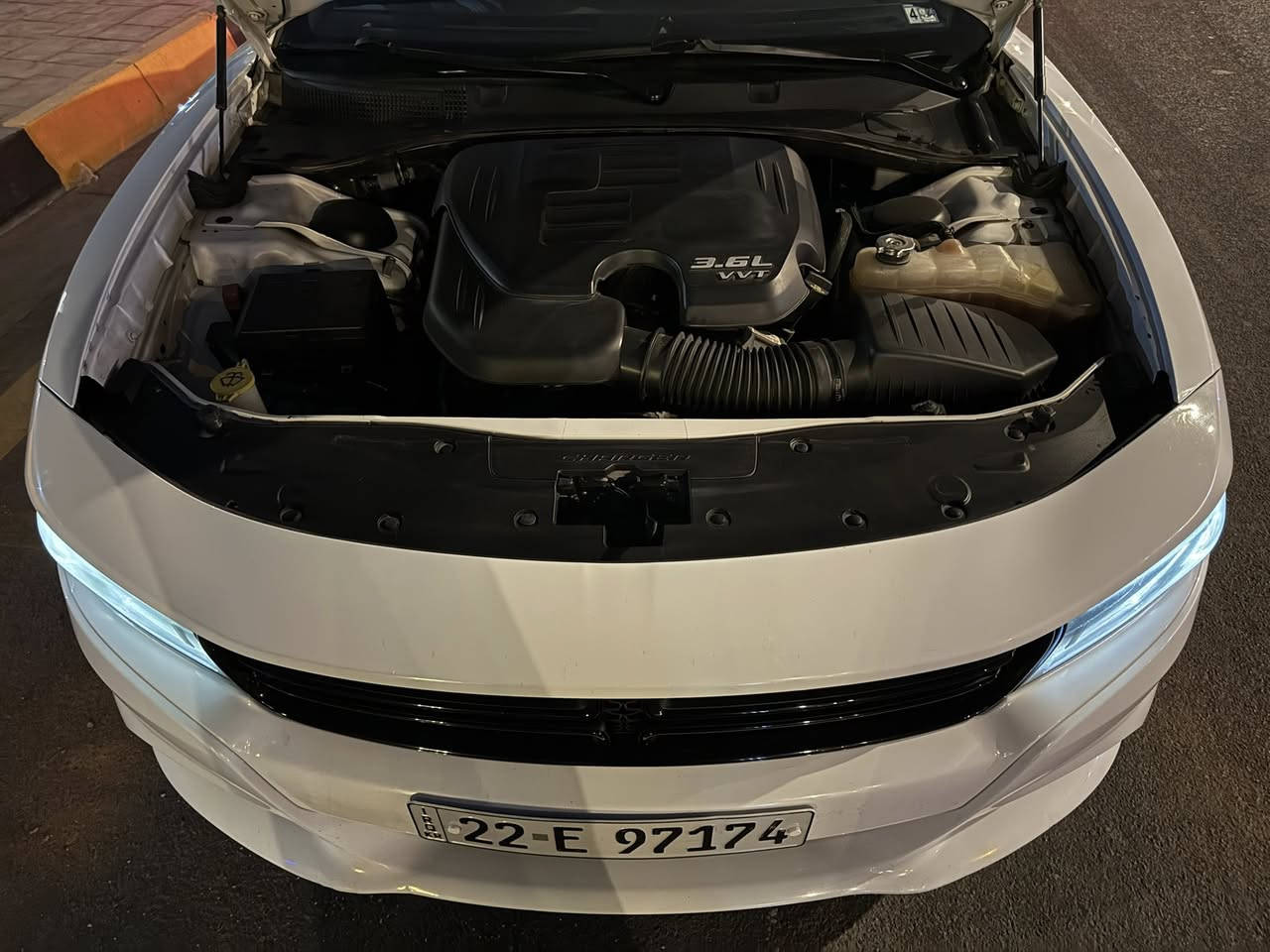 السلام عليكم جارجر 2022 لون ابيض وارد امريكي حادث جاملغ مبدل وباب مصلح نفسه بدون ايرباك وبيها بارد جاملغ خلف سائق ماشيه 60 ميل السعر 225 وبيها شي قليل غير متواجد في الخاص مكلف بلنشر للاستفسار *********** مكان السياره بغداد المنصور
