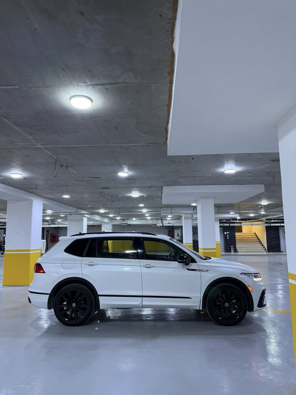﷽
فولكس واگن تيگوان R-Line SE للبيع 
VW TIGUAN R-LINE SE 
السيارة فول مواصفات وارد امريكي لون ابيض داخل جملي 
جديدة ونظيفة جداً السيارة جبتها ماشية 3000 مايل فقط وهسة ماشية 11000 مايل 

السيارة كصيتها وصلحتها ودخلتها على ايدي 
حادثها كلش تافه وبسيط اشتغلتها كلها بدبي والصبغ من الوكالة 
السيارة ما ناقصها برغي 
السعر 225$ وبيها مجال ان شاء الله 
المكان بغداد رقمها شمالي اربيل 
للتواصل 
***********
