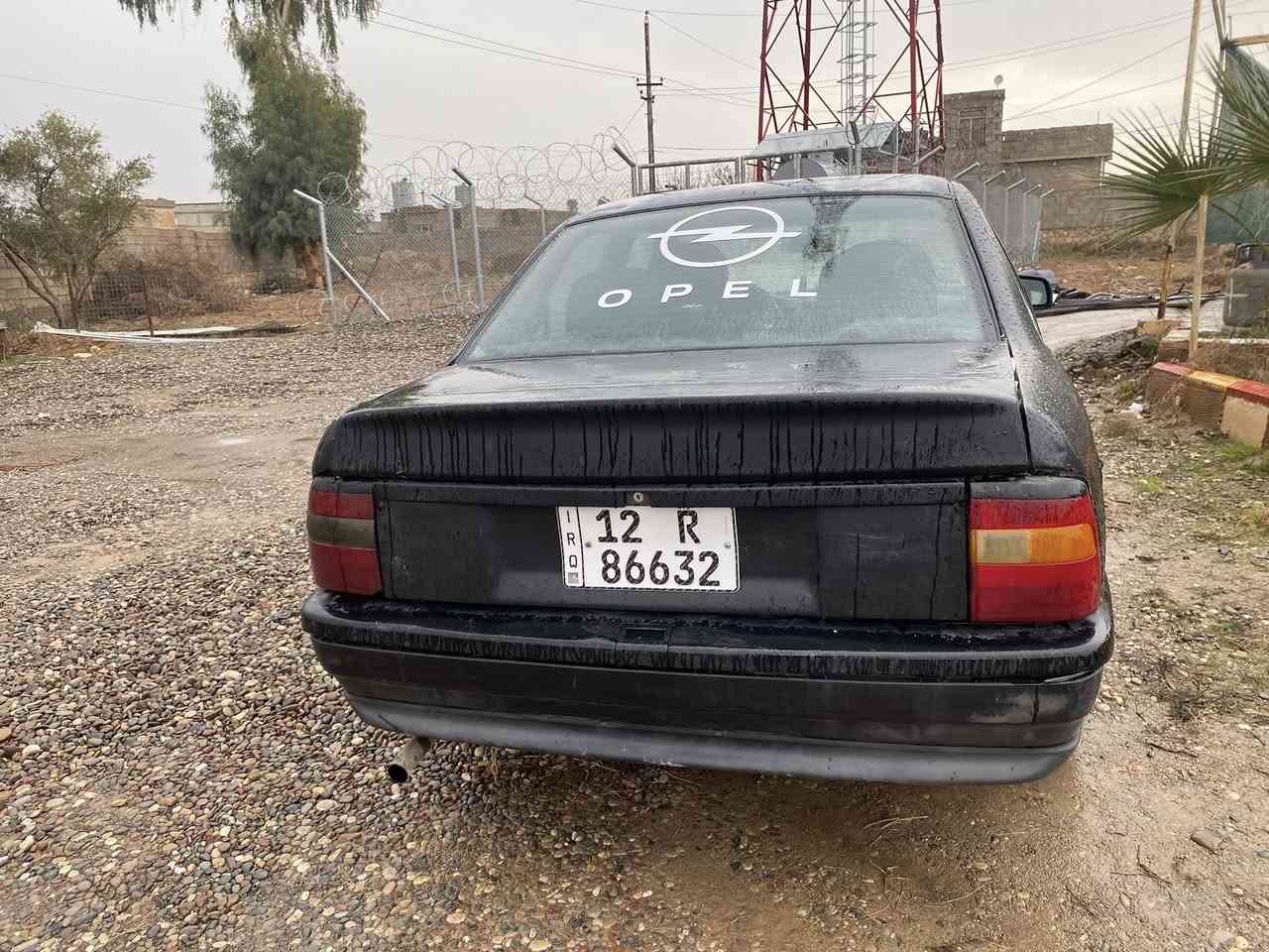 السلام عليكم 
فكترا حجم ٢٠ م١٩٩٢ رقم نينوى مسطره 
السياره بدون صبغ فقط دواير ودوسات 
تايرات جدد
صدر امامي خلفي جدد 
السعر ٣٣ وبيها مجال بسيط 
***********
