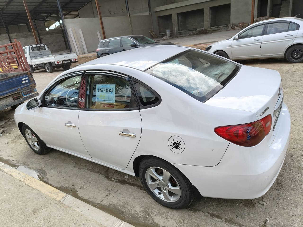 السلام عليكم انتر مقدس للبيع 2011بيها أربع قطع رقم اربيل جديد سنويا جديده كاربون بانزين بيها سياره جاهزه محرك 16 دكشن ناصي السعر 98 وبيها مجال اي استفسار اتصال ***********
