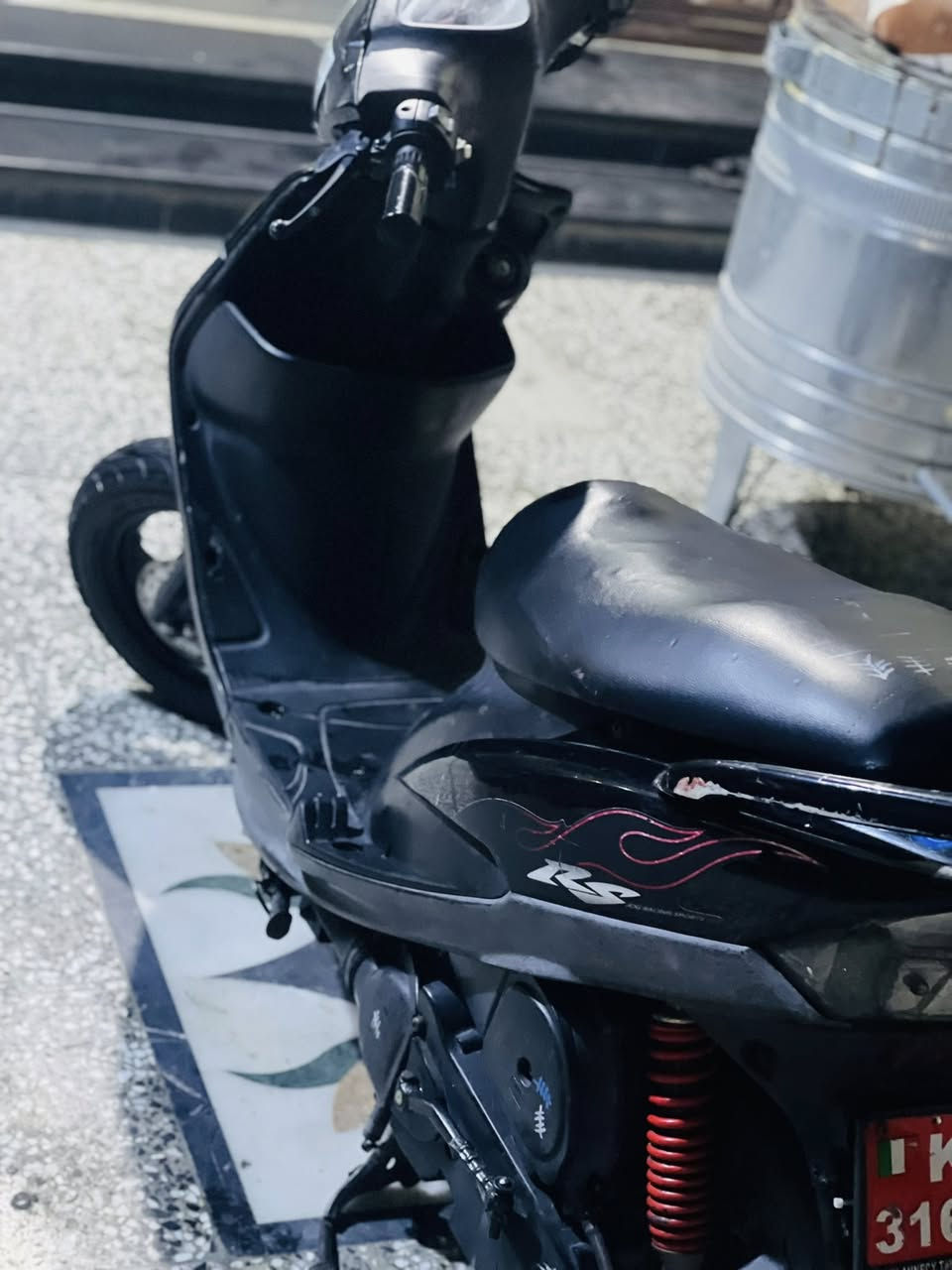 السلام عليكم
دراجه ماكس١٢٠ عدله نضيفه دراجه خير من الله تجي وتگلبها كبال عينك نكره سلف كهربائيات شغاله سعره 600 بيها مجال بسيط /العنوان بغداد العبيدي /***********
