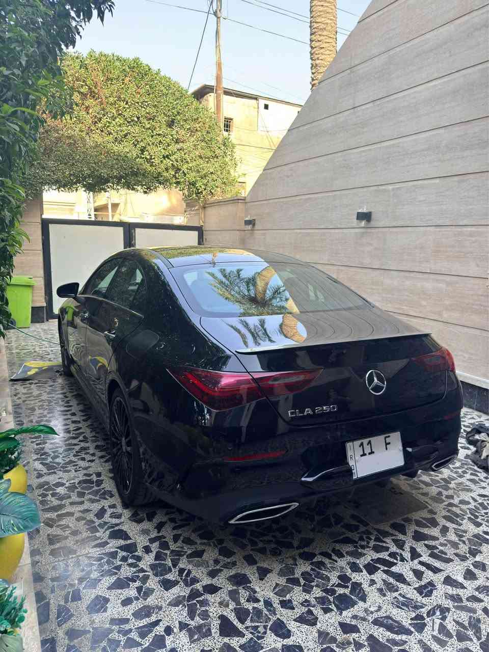 الموديل: 2025
CLA 250
المحرك: 2.0 لتر تيربو
ناقل الحركة: أوتوماتيك 8 سرعات
اللون الخارجي: أسود
اللون الداخلي: أسود بخياطة حمراء رياضية 
الممشى: 1300 كم فقط
شاشة عريضة مزدوجة (عداد ديجيتال + شاشة وسطية)
ظام MBUX مع تحكم صوتي
إضاءة داخلية Ambient متعددة الألوان
مقاعد رياضية جلد / ألكانتارا
ستيرن لمس رياضي متعدد الوظائف
خول ذكي (بصمة بجميع الآبواب) + تشغيل بصمة نتحة سقف بانوراما
ويل رياضي AMG
تساسات أمامية + خلفية + جانبية
كاميرا خلفية
رادار أمامي مانع تصادم
نظام المحافظة على المسار
مكيف ثنائي التحكم
Eco / Comfort / Sport) أنظمة قيادة بغداد, العراق


**إذا كنت صاحب هذا الإعلان وتريد حذفه لأي سبب، رجاءا أرسل رسالة إلى الدعم الفني**