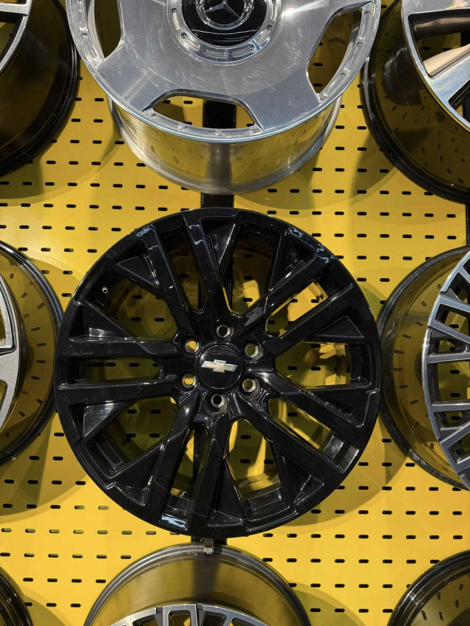 سلام عليكم 
الاطارات ويل تاهو   

موجودة 

حجم22

اصلى شركة وكاله بلادى 

موديل 2025

مال تاهو موديل جديد 

بلادى 

وكاله GM

مال تاهو موديل جديد 2025

الاطارات جديد 

***********

اسعار دذلى واتساب***********
