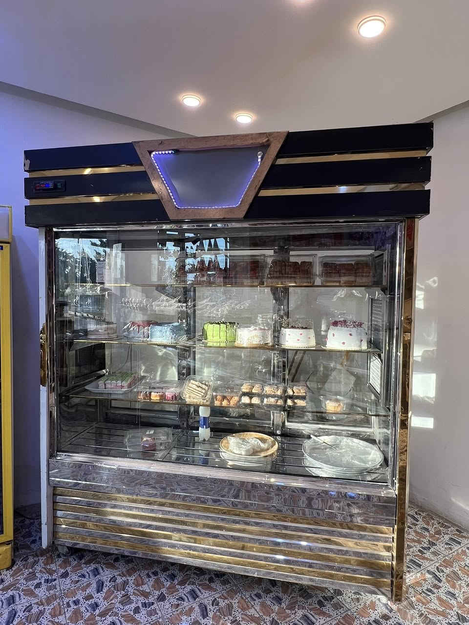 براد كيك للبيع اخو الجديد قياس 2*2 متر مكفول مكان بغداد ***********
