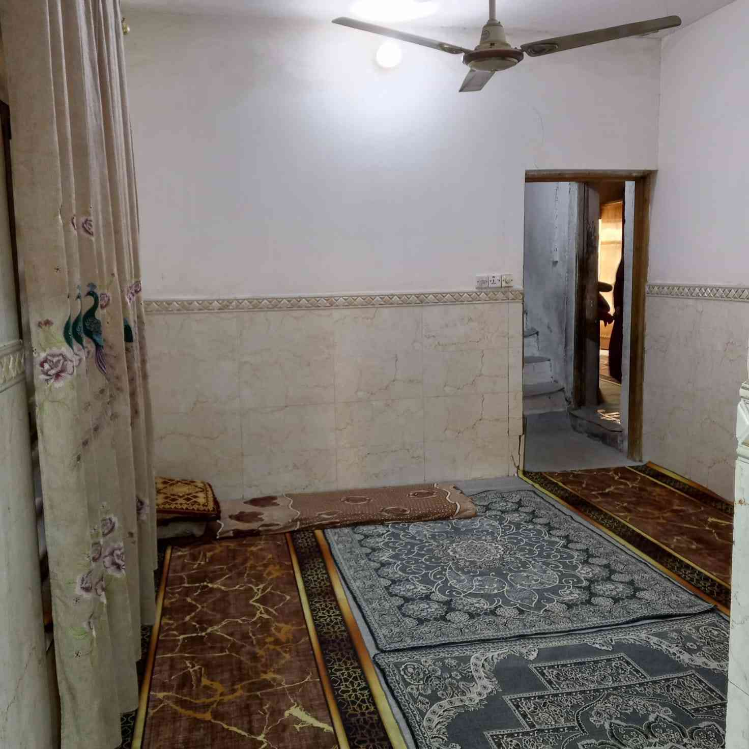 الدار للبيع المساحه 176متر للإستفسار هاذه الرقم طابو صرف
***********
*********** 

بي 4غرف نوم 
واستقبال طوله 9وعرضه3ونص
ومطبخ وصاله
وصحيات داخليه وخارجيه

العنوان كربلاء حي العامل سوق الاخير
