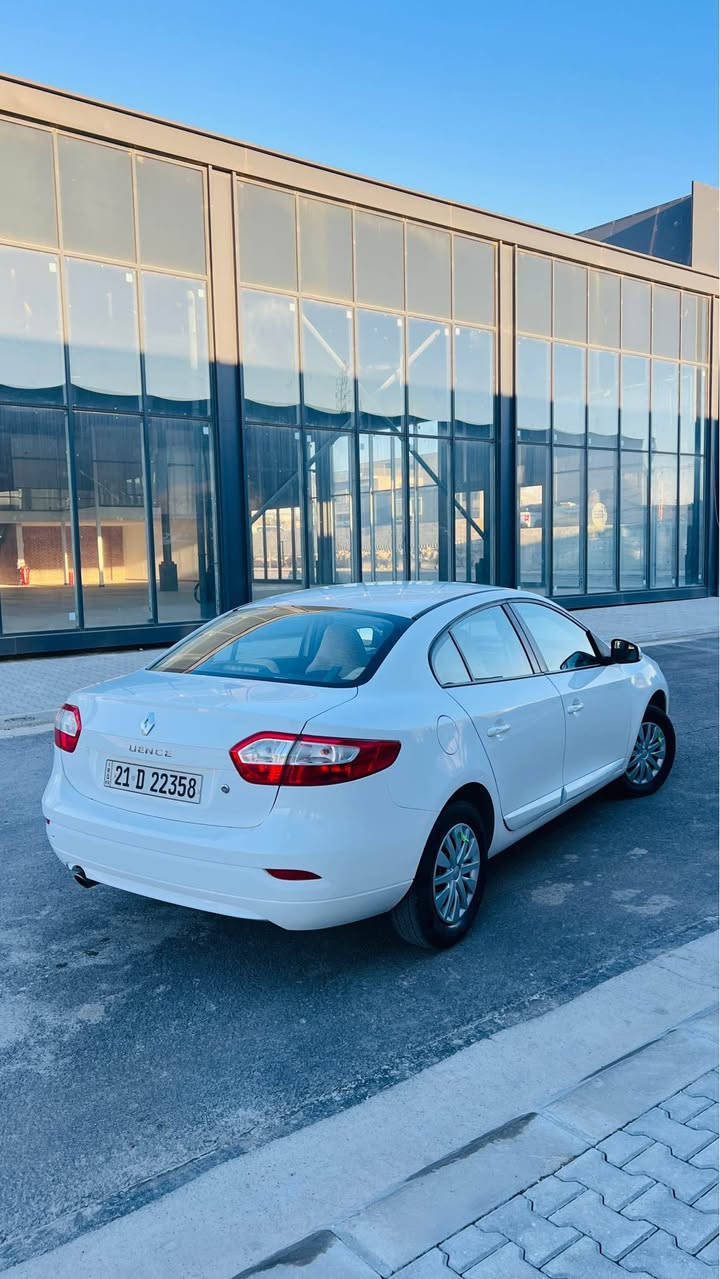 renault fluence 2015 کۆری نەک تورکی سفری ئێێرەیە سەیارەکە ماشاللە لۆک لۆک ١٠٧هەزار ڕۆشتوە هەموو گیانی بەشەرت هیچ هیچ پێوە نییە زۆر زۆر جوانە سەیەرەکە کلینە 
ڕەقەمو سەنەو تازەیە تا ٢٠٢٨ بەشەرتی تەحویل غەرامە بەشەرتی گێڕ و مەکینە 
داوای 88 وەرەقە و مەجالی لێ ئەکەم 
*********** السليمانية, العراق
