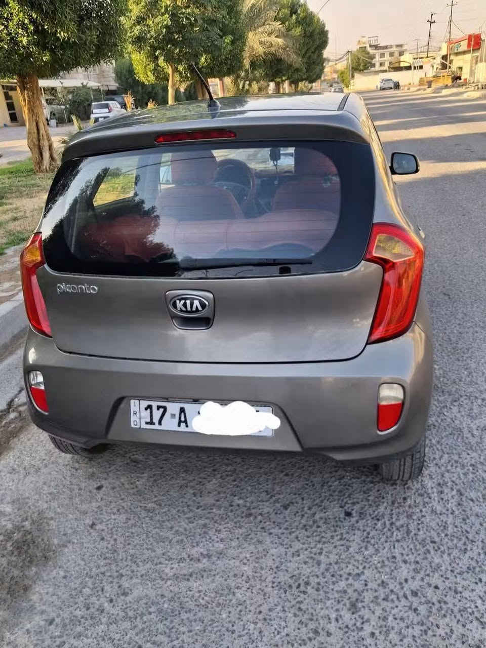 للبيع سيارة كيا بيكانتو موديل 2014 اللون رمادي كما موضح بالصور وارد خليجي رقم مثنى انكليزي بسمي سنوية لغاية 2030 هزة جديدة السيارة مصبوغة عام أثر صقوط مضله على القمارة السيارة ماشيه 107 ألف كم حقيقي مواصفات السيارة محرك 4 بستم ، كير اوتوماتيك ، كامرة خلفية ، شاشة أندرويد ، بلوتوث ، اتصال حاكيه ، مري شفط ، إشارة بالمري ، تحكمات بالسترين جهتين ، نظام ايكو تقليل صرف البانزين ، مانع انزلاق ، ويل كب ، بلاجكتورات جاهزة السيارة كير ومحرك و حدادية و كهربائيات و تبريد و تخم تاير كل نقص مابيها سعرها ( 78 ) ورقة للإستفسار الاتصال  على الرقم ( *********** ) السيارة موجودة بكربلاء وللبيع نقد فقط بدون مراوس ولا اقصاط .

