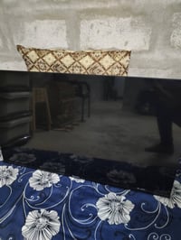 شاشه بلازمه فول انترنيت وفول نضافه حجم 43 حقيقي للبيع السعر 150 وهذه ر...