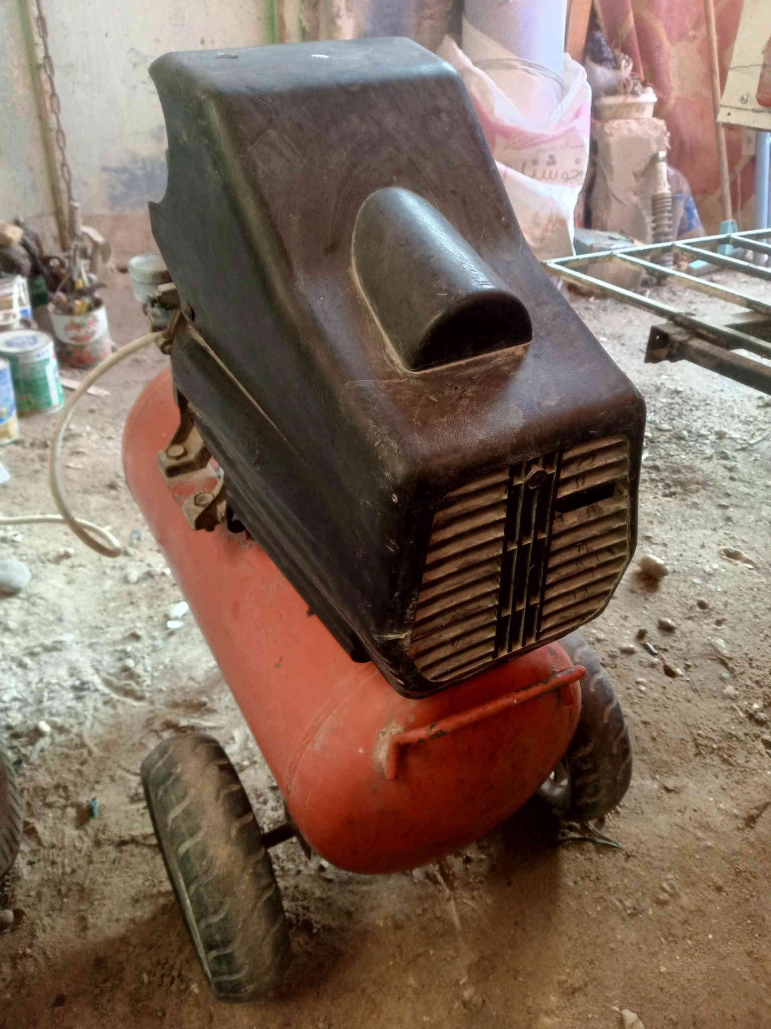 السلام عليكم كومبريصر هواء للبيع شغال السعر٧٥ الف منطقة٤٠٠٠.   ***********
