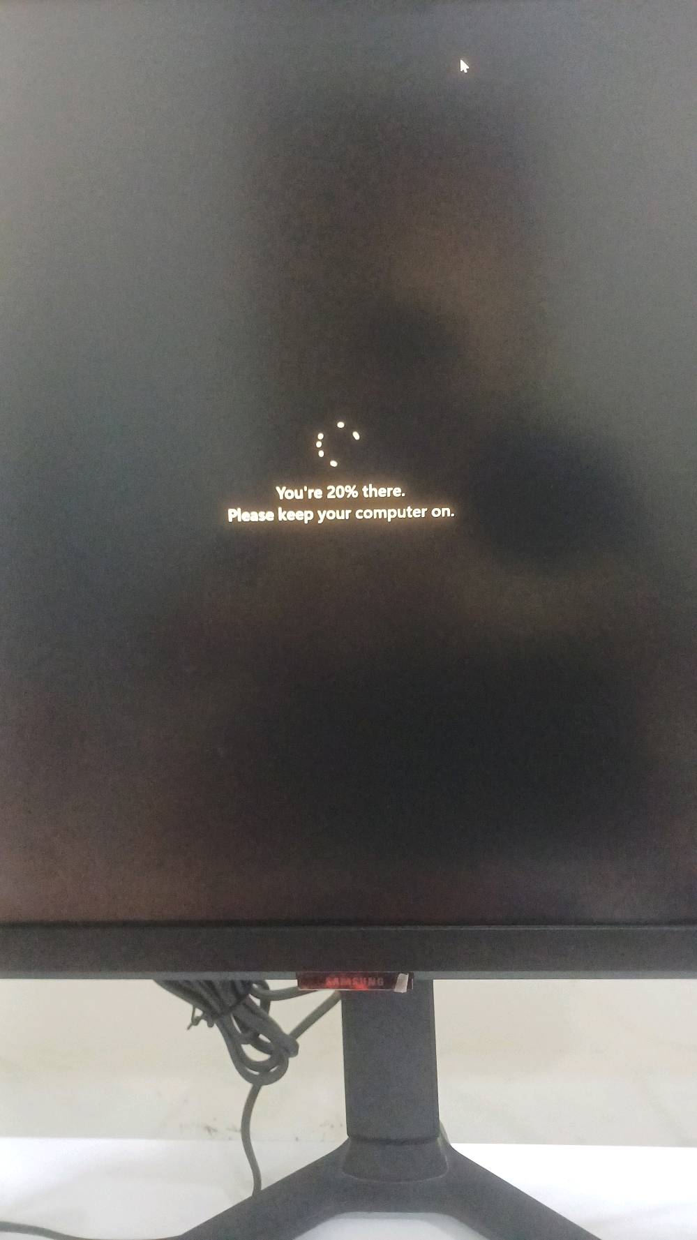odyssy g7 للبيع 28 4k 144hz .. الشاشه نظيفه .. ابيع ب ٥٥٠ الف