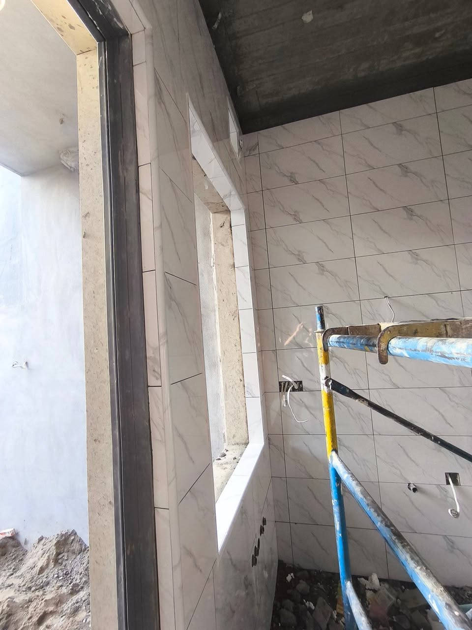 صفاف سيراميك جدار ارضي متفرغ حاليا شغل نضيف التواصل ***********

