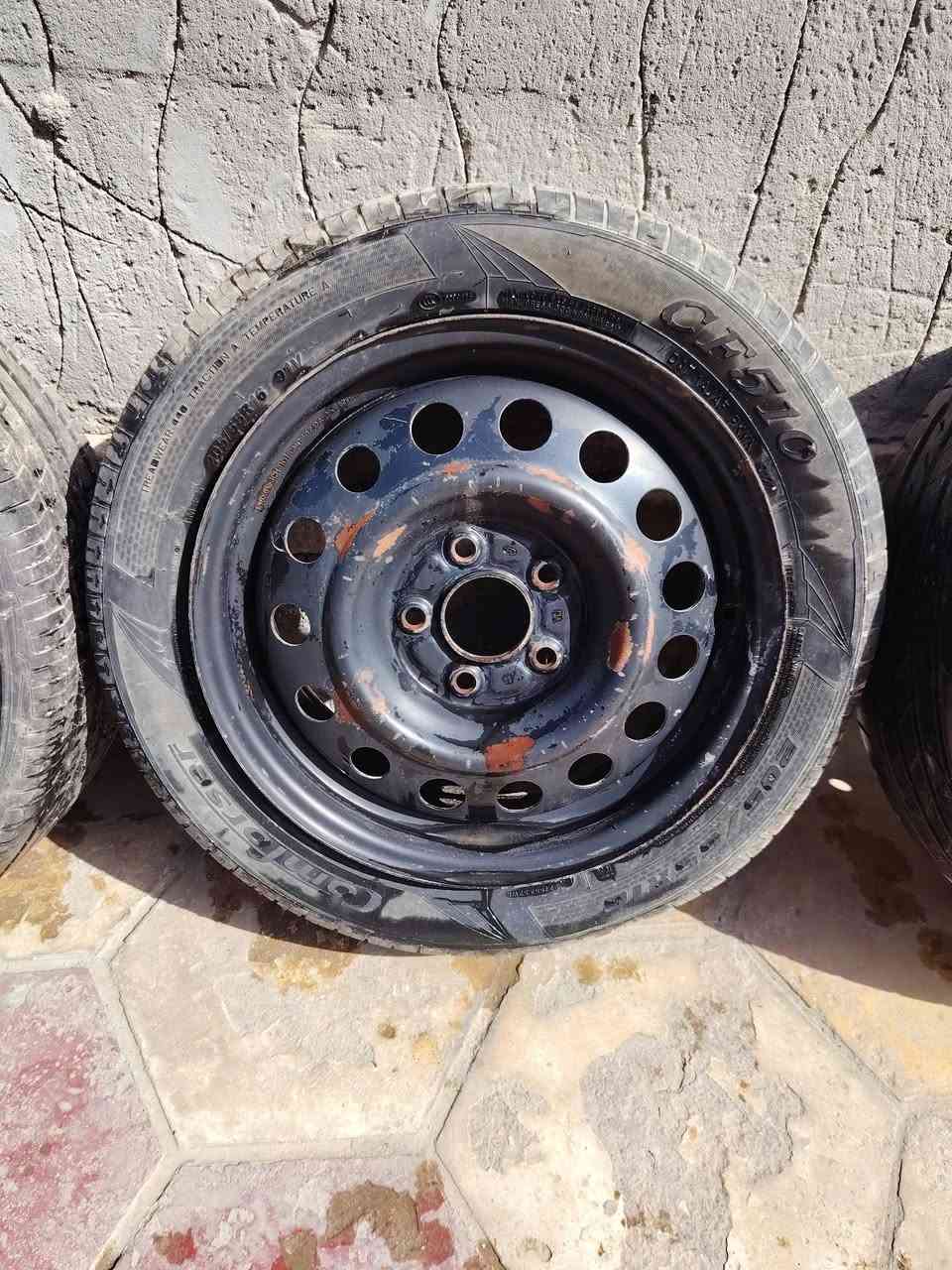 سلام عليكم ويل عادي عدد ٤ حجم ١٦ التايرات ٣ نص عمر واحد تعبان مكان بابل سعرهن 100 الف ***********
