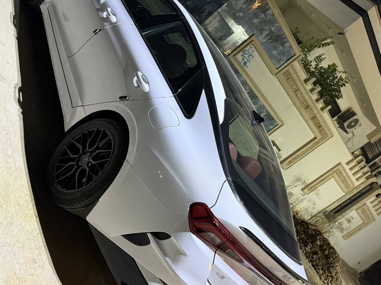 كيا كي فايف 
جيتي لاين 
موديل 2023
فول مواصفات الأخير
كشناها ماروني كهرب
فتحه بانورامه 
محرك 1.6تيربو
السياره بيها بابين مبدل وبيها قطعه بيدي ار   والجاملغ الخلفي صبغ وملاحضات خفيفه 
السياره فول للأخير سنويه هزه جدد 
تخم وياله خاص باللون الاسود الفحمي
السياره بالموصل 
سعرها 195
متواجد واتساب  ***********
