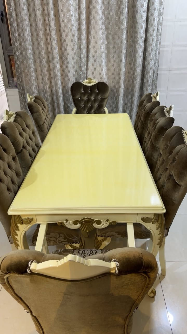 ميز طعام 8كراسي
حله حي الجرائر 
***********
