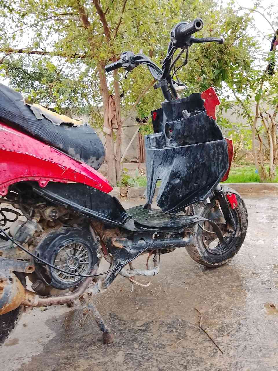 سلام عليكم دراجه للبيع بيه محرك فراشه شغاله معدل وشلعه جاهزه عوزه ترتيبات مكاني طريق كربلاء نجف عمود150 السعر 130 وبيه مجال بسيط شغاله بيعك حديد 
رقمي ***********
