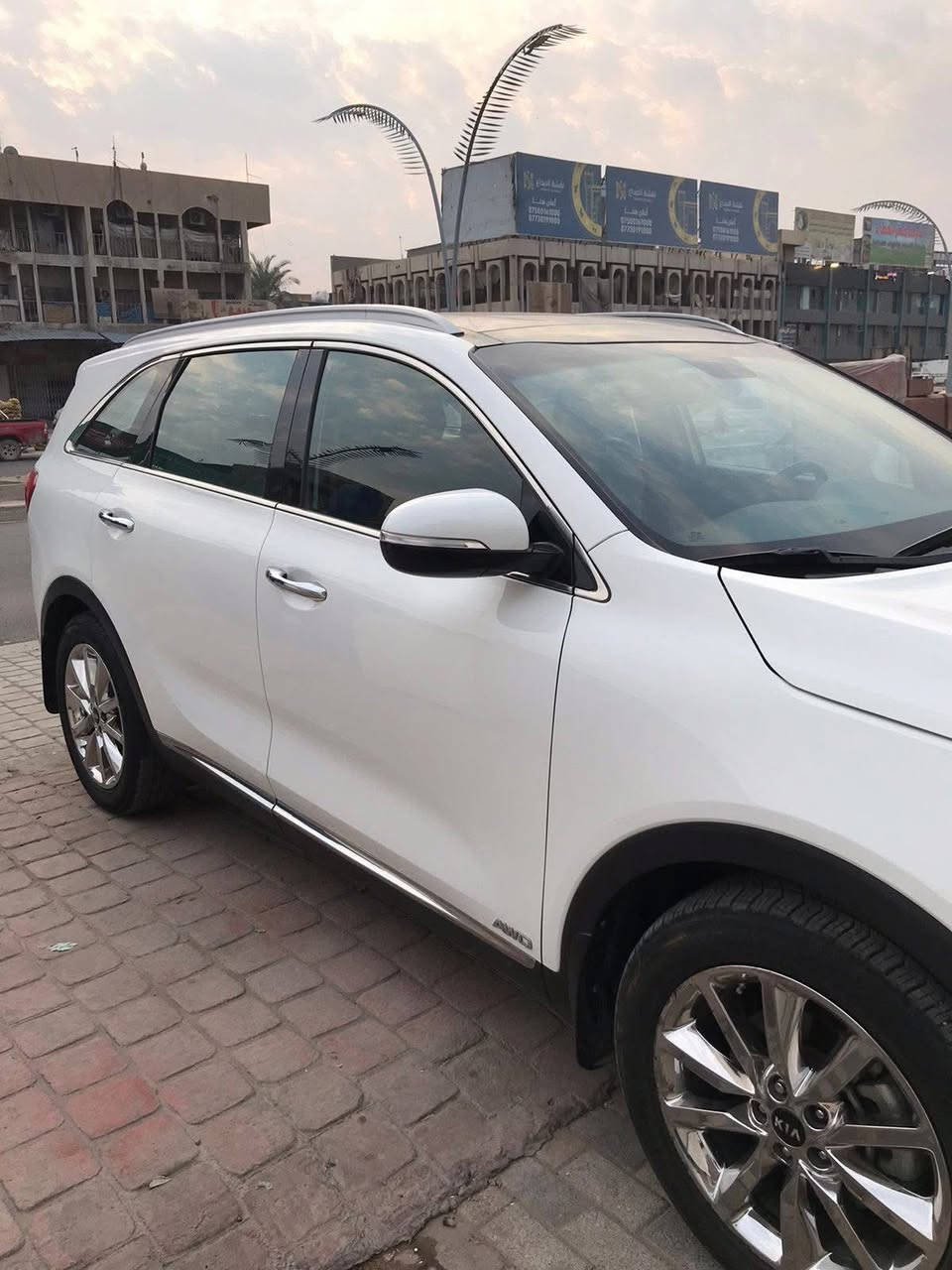 لسلام عليكم سورنتو موديل 18 فول الفول 1/1  عداد المسافة 77 سيارة خليجي يوجد صبغ نص باب السائق ونص الجاملغ الأمامي  نفس الجهة لمعرفت المزيد اتصل علي ***********
