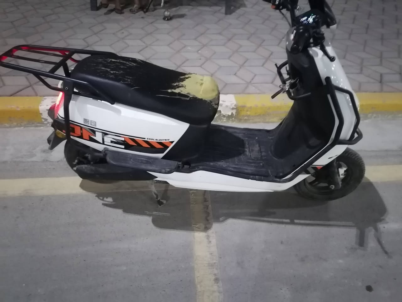 دراجه شحن نوع سكنس قديم
دراجه 6بطاريات مصطر
ملف 1500
نضام بارك
نضام R
 سعر الدراجه 400اوبيها مجال
مكان بغداد شارع الأمطار المثنى مجمع دار السلام
رقم *********** بيه وتساب
