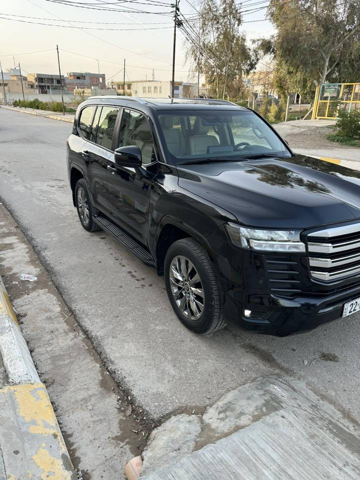تويوتا  لاندكروز  GXR/ 2022  
شركة ساز 6 سلندر 
_فول مواصفات ••• 3 شاشات ((تطبيق))
_ماشية 70 الف كيلو
_جنطة كهرباء 
_تبريد كشنات
_كراسي كهرباء 
_جلد بيجي 
_سلايت
_3 شاشات بلاديه
_تشغيل  عن بعد 
_السياره فول 1/1
_السعر 610 
السيارة نظيفة جدا بيها الجامرلغ الأمامي مفتوح للتعيار وربع الدعامية صبغ

***********
