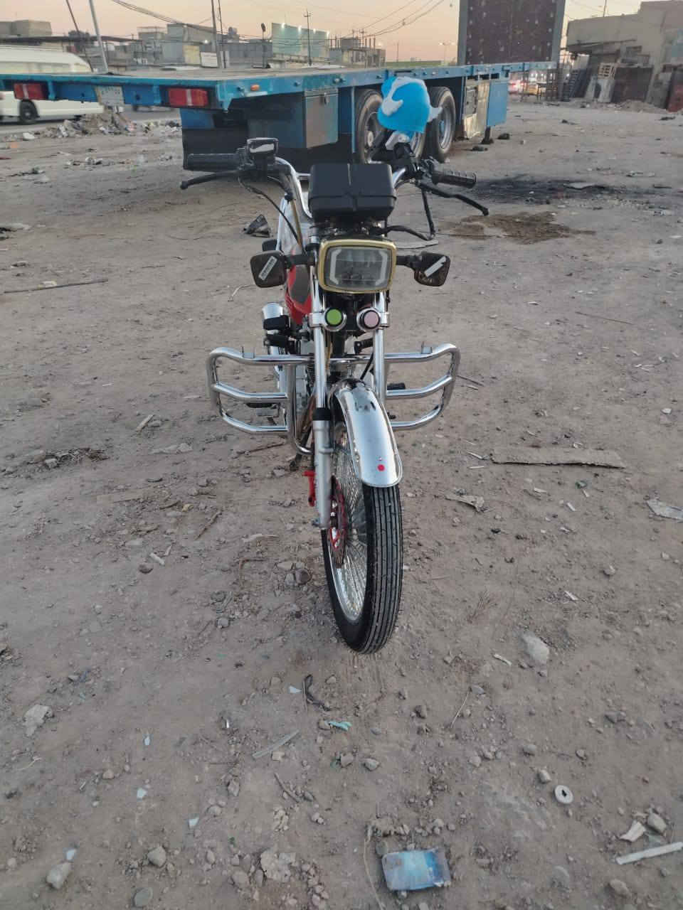 سلام عليكم دراجه للبيع نضيفه ومناسبه موديلهه 2023 مكينتهه مفتوحه لا تنقيص ولا تبخير ولا نضوخ تايرات ورة وكدام جديد توهن مشدودات بريك ورة وكدام شغالات كهربائيات كلهه جديده مازدة ام الد حته الاشاير ام الد بس ما اعرف اشبيهن فجأه طفن  السعر 400 او بيهه مجال بسيط مكانهه بغداد/***********
