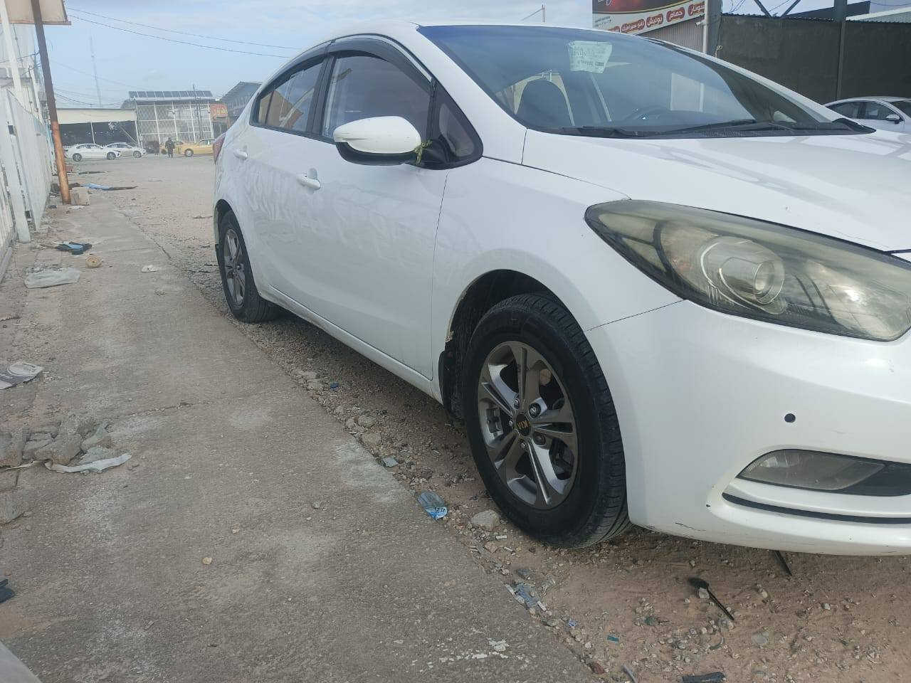 كيه سيراتو موديل 2014 رقم جديد انكليزي  بيها صبغ جاملغ الامامي مكلف بلنشر ***********
