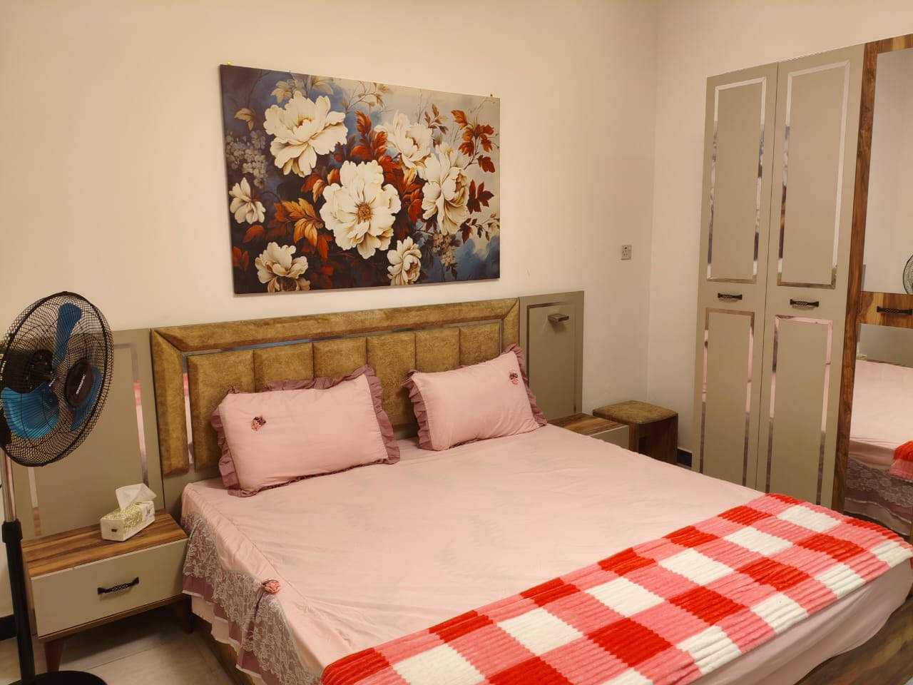 السلام عليكم توجد مزرعه للأيجار موقعه الدورة البوعيثة الإتصال بهذه الرقــمِ للحجز ***********والاستفسار موُثًقهِ بتطبيق اجرلي
