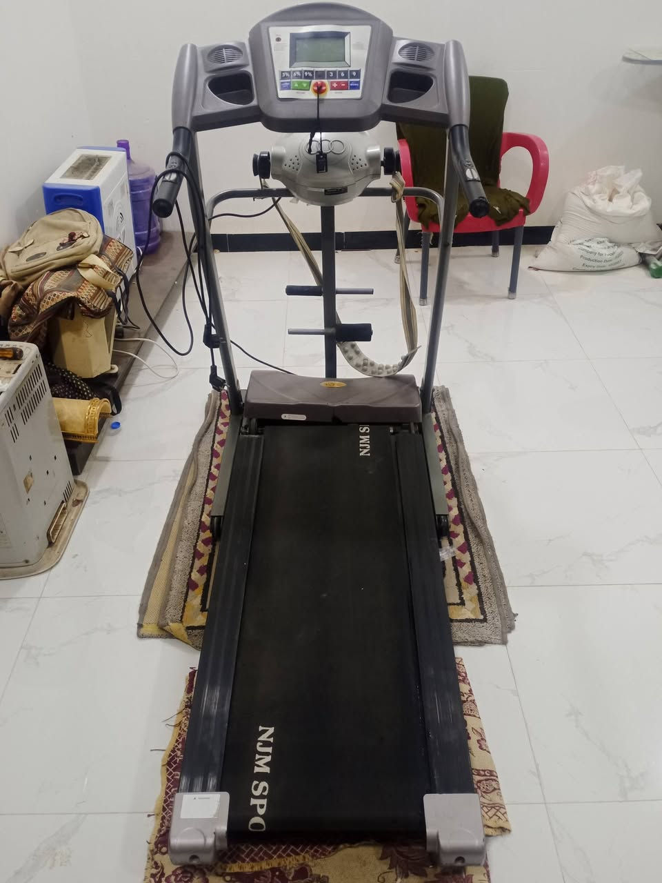 جهاز رياضي للجري واللياقة مستعمل نظيف شبه جديد سرعه كبير جداً + وجود خاصيه الحاله الجبليه للجهاز مع سماعات كبيره محافظة بابل السعر /250/ وبي مجال كثير


**إذا كنت صاحب هذا الإعلان وتريد حذفه لأي سبب، رجاءا أرسل رسالة إلى الدعم الفني**