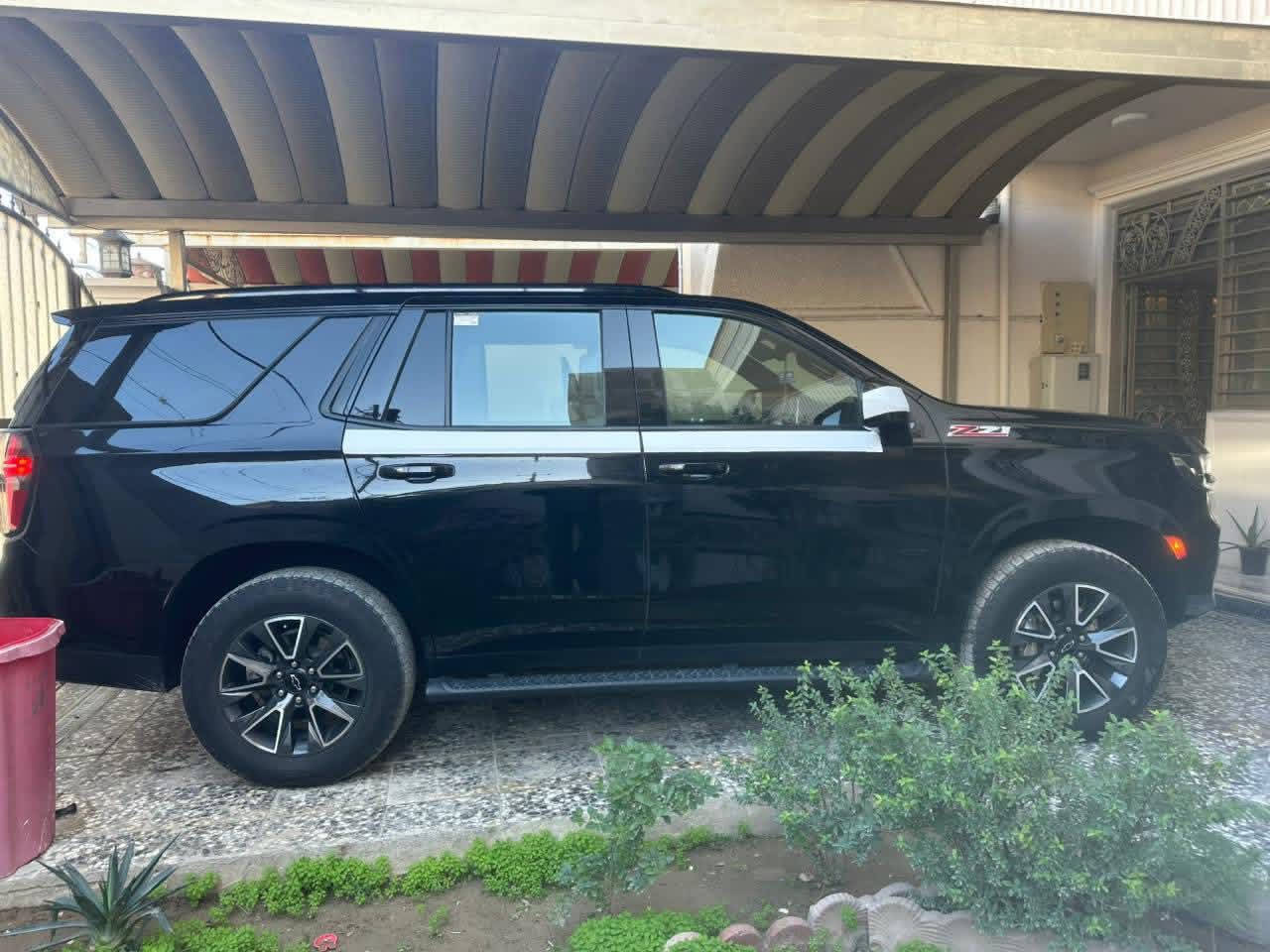 السلام عليكم
سياره تاهو وارد امريكي 
موديل 2023.(للبيع فقط) 
فئة Z71 فول مواصفات
السياره جديده على البلاد 
مكينة 8 سلندر  5.3 
فور ويل 4X4
حادث فقط دعاميه اماميه 
بدون صبغ بدون تبديل كلين (صور الحادث مرفقه)
ماشيه 26m
موصفات 
خمس بصمات 
جنطة كهرباء 
خزن ميموري
دخول ذكي ترحيب 
سستم صوت BOSE
رادار امامي خلفي
شاشات عدد 3
بنوراما 
كشنات جلد 
كشنات كهرباء تدفئة تبريد
كشن VIP. منفصل 
بعد بيها مواصفات. 
رقم بغداد باسمي 
للبيع فقط 
السعر 53 وبيه مجال
يعني خمس شدات وثلاثين ورقة 
مكان بغداد المحمودية 
  ***********
((مكلف بالنشر )))
