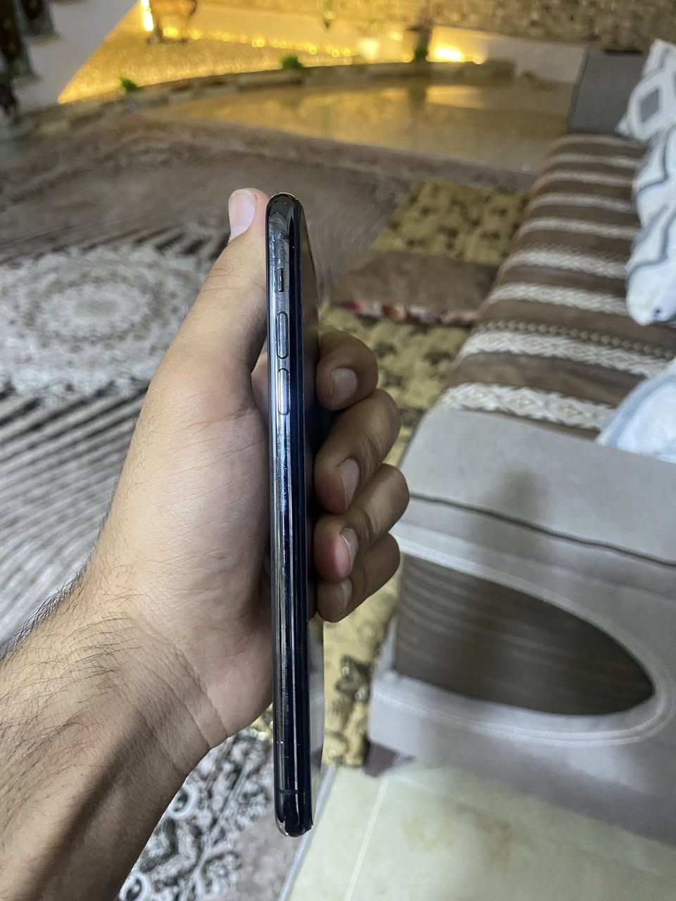 ١١برو ماكس للبيع 
لون منيز اسود طافي 
ذاكره ٢٥٦
شاشه مدله فقط 
بطاريه ٩١مرفوعه فقط
فيس ايدي شغال 
مكاني ديالى الخالص 
‏***********
