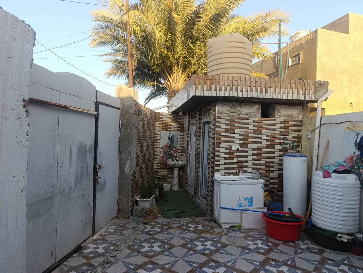 بيت للبيع بنزلت زامل الجاسميه البيت يتكون من غرفتين وستقبال ٦*٤ وهول ٧*٤ ومطبخ وصحيات خارجية مساحة البيت ١٨٠ متر السعر ٣٥ وبي مجال ***********
