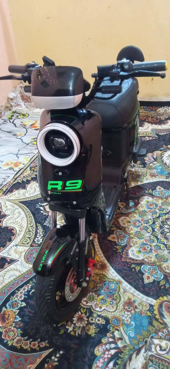 السلام عليكم
ار 9 مديل 26 الحديث لون اسود  ستخدام 16يوم فقط
5بطاريات دبل حجم كبير 32 امبير وينلي الاصلي 4نمر سرعه 109 سرعه حقيقيه 70
كهربائيات كلهه شغاله لايت عالي وناصي ونشره اماميه اشاره يمنه ويسره ودبل اشاره
بلوتوث وقاعده شحن وياها سويجين وبصمتين وكارت شاحنه الاصليه كفات موجوده ماشادهن دراجه مكفولة كفاله عامه حته من الزلغ تجي وشوف بعينك
السعر 480  بيع مستعجل
واتساب ***********
عنوان بصره دور الشرطه شارع موسى الكاظم قرب التانكي على شارع القائد
