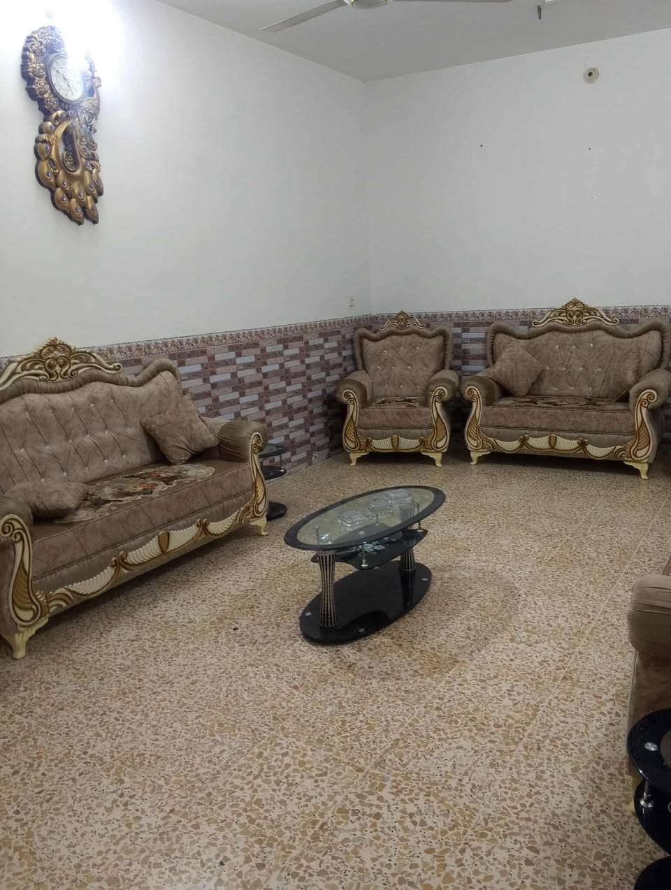 🔰♦️ دار سكن للبيع (✨مــوقع مميـز ✨)♦️🔰 
                    
♦️ الــمنطقة : حي الجامعة  
 
♦️ الموقع : ركن على شارع 15 قرب شارع 30

♦️ الــمسـاحــة  : 200م  
 
♦️يتكون من طابقين ♦️

⭐الطابق الاول ⭐
 🌿  استقبال  - 🌿مطبخ  - 🌿هول 
  🌿غرفتين نوم  -🌿  ومجموعة صحيات 

⭐الطابق الثاني ⭐
🌿 اربعة غرف نوم  🌿 صاله 🌿 - ومجموعة صحيات 

✨مـــلاحظة ✨ 
المجموع 6 غرف نوم 🛏️🌿

♦️ ملاحظة ♦️
التفاوض مع صاحب الدار حصراً 

❌لــمــعــرفـــة الــمــزيــد ❌
الاتصال على :
📱***********📱
