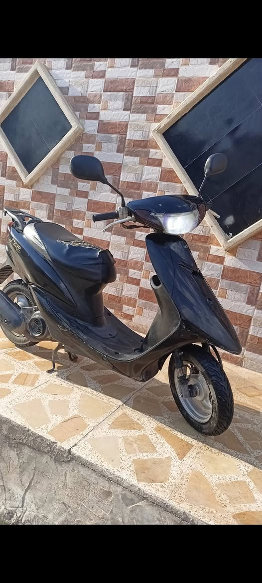 سلام عليكم ماطور لكزز للبيع ما مفتوح كهربائيات شغالا دبلات شغالا سلف شغال السعر 475  بي واتساب الرقم ***********
