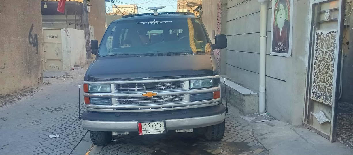 ديالى بعقوبة حي المعلمين 
شيفروليه إكسبريس موديل 1999 رقم انكليزي مكينة تيربو 350 گير 1000 صار كم يوم من شديتة تخم تاير جديد  سستم صوت وشاشةفوول سيارة جاهزة من كلشي بس عندي نقص الكمبريسر كويل مالتة احترك مراوس فقط موبايل ***********
