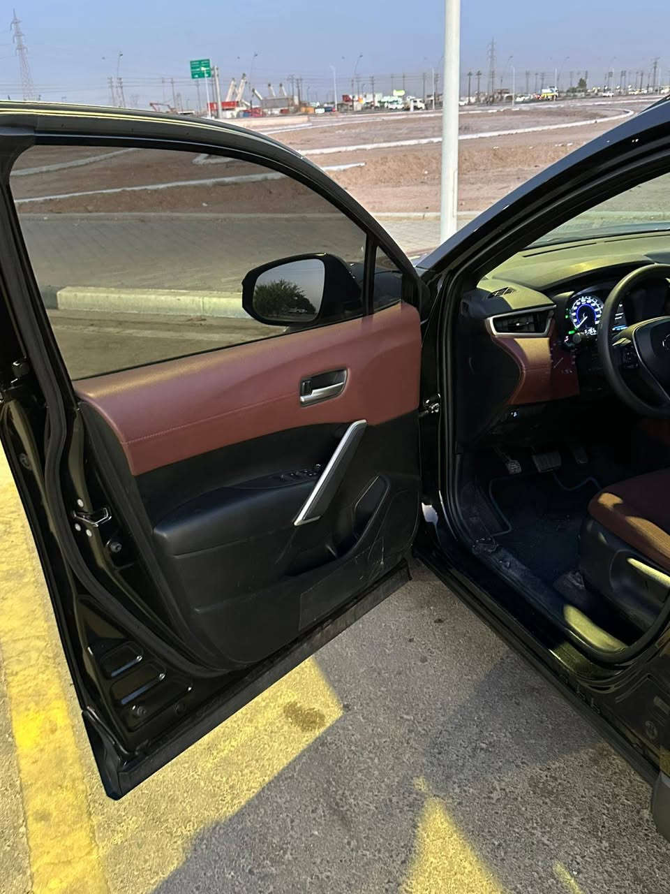 كورولا كروس هايبرد 2023 الاصلي مو صيني .. سيارة خليجيه بيها صبغ قطعتين اثر دحجات حادث خفيف 
موصفات 
فتحه
حساسات 
تبريد قطعتين
مرايات شفط
كشافات
بصمة
وضعيات قيادة 
السعر 166 وبيها مجال
السيارة منفيس بسمي بدون رقم رقمها يكلف ٢٥٠ الف معفي من الدوله
مكان السيارة البصرة 
للاستفسار ***********
