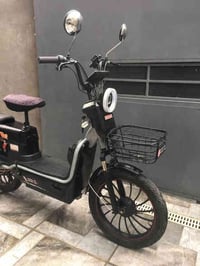 دراجة موديل 24   السعر 330 وبيها مجال وبالعافية على الياخذها.  حجم 20 ...