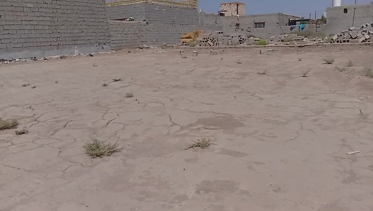 سلام  عليكم  قطعة للبيع مكان بني زيد السليمان وره مركز شرطه مساحه ٣٠٠متر متوفر ماي كهرباء مجاري مدرس متوصطه وبتدائيه رقمي ‏‪***********‬‏
