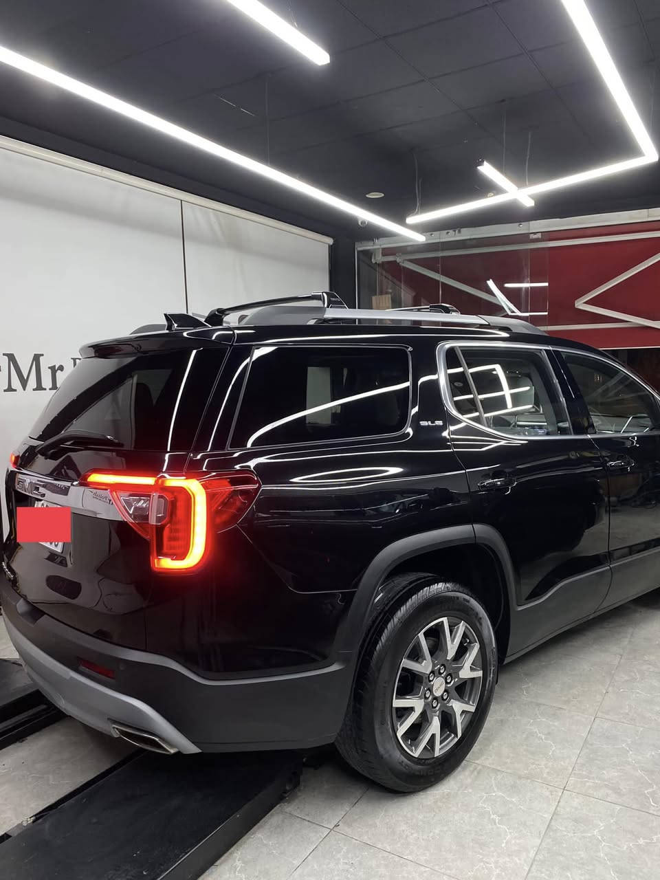 السلام عليكم من رخصة الادمين

‏GMC Acadia 2023 sle
كلين بدون صبغ، فقط جزء قليل تعديل بارد.
ايرباك راجع سيستم بشرط أن يشتغل خاصة الستيرن والدشبول
السيارة مسجلة باسمي.
السيارة ماشية 24 الف 
محرك اربعة سلندر تيربو
نظام اقتصادي Economy 
ثلاث انماط قيادة نورمل ، سبورت و ثلج
ثلاث صفوف مقاعد
كشتات vip 
كشنات امامية كهربائي ، هيتر
تبريد مركزي خلفي ، امامي منفصل
بانوراما
داخل لونين رصاصي و قهوائي
دخول ذكي للابواب ، بصمة
تشغيل عن بعد
٣٦٠ درجة رادار ، يعني رادار امامي ، خلفي و جانبي
نظام اوامر صوتية
مثبت سرعة 
تنبيه بالاصطدام
الجنطة كهربائي وتفتح بإشارة بالقدم
مانع الانزلاق
إطفاء و تشغيل المحرك تلقائي عند الوقوف في الترافك 
قرائة خطوط الشارع
اشارة بالمري
صورة الحادث مرفقة مع الصور
25700 $
للاستفسار الاتصال على: ***********
واتس اب ، ڤایبر تلگرام
