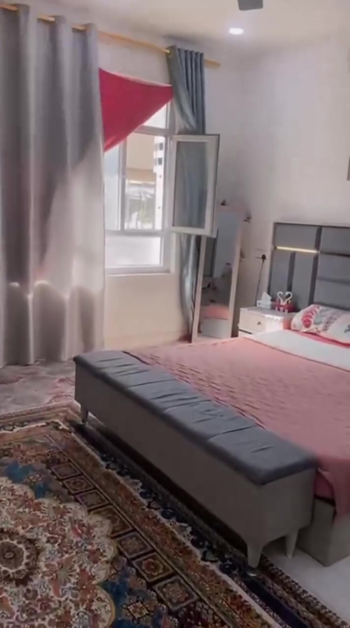 بيت 100 متر واجهه 5 نزال 20 الزعفرانيه الاربع شوارع بلزراعي مال حجي جعفر طابقين 3 غرف نوم وخدمات عدد2 وخدمات خارجيه وطرمه اللبيت سند 25 وكاله ام الصوره خدمات كامله شارع تبليط قريب عل الشارع العام السعر 145 مليون رقم الهاتف ***********
