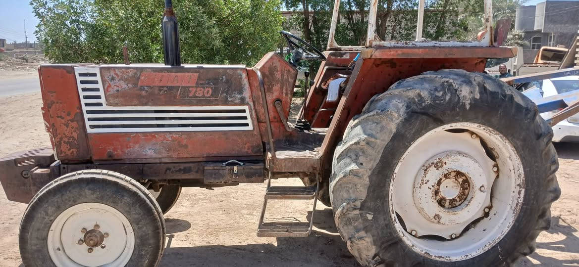 السلام عليكم
كاروبه فيات للبيع موديل ٨٢ رقم وسنويه الماني رقم واسط بسمي شخصيا شرط التحويل محرك بيه بخار بدون تنقيص والباقي كله مكفول من كير واكسل وجهاز الرفع ومقدم نظيف بدون لحيم تايرات الاماميه جدد والكبار نص عمر وكشر بلادي شغاله سلف وباتري وكهربائيات كلها شغاله سايد بريك شغال وتخم ثقال امامي وخلفي مكينه جاهزه للشغل وياها فيدان شغل حامد ابو الخميسيه حجم ١٢ ومرازه جديده غير مستخدمه 
السعر ( ١١ مليون) وبيها مجال للشراي
المكان /  كربلاء.  طوريج 
للاستفسار الاتصال على الرقمين 
***********
***********
اخوان اللي يشوف السعر هواي يصلي على محمد وال محمد والشراي بيه خير ويدلل
