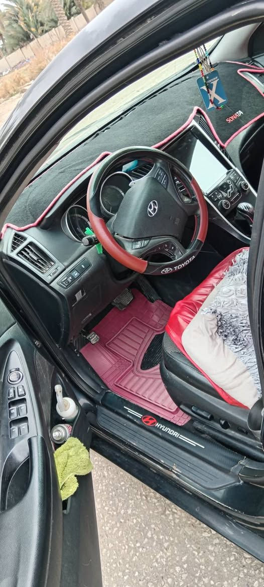 اسلام. عليكم ورحمة الله وبركاته 
سوناتا للبيع موديل ١١ رقم بغداد وارد امريكي بيها قطعتين جاملغ امامي جهت السايق واشويه من الباب محرك 2000 تيربو كير محرك خير من الله شاشه كامره خلفيه تحكم استيرين تبريد تدفئه المكان الحله الدبله رقم ***********
