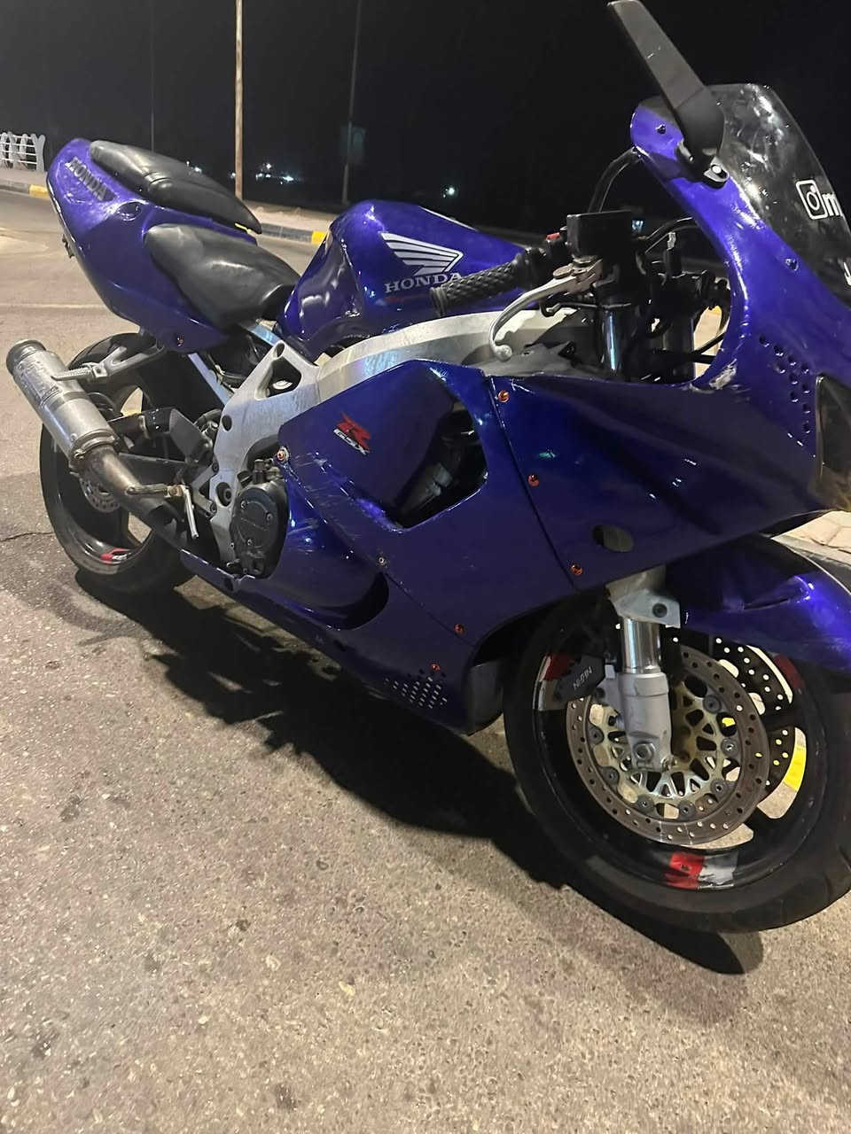لسلام عليكم 
CBR 919Cc بدون أوراق مكاتبه  فقط  للبيع فقط 
دراجه شلعه تخبل ادامه كامله عليها كابرترات جدد بلكات جدد دراجه خير من لله  ربع ماتصرف عليها كفرات كامله كير مكينه خير من الله 
مكينها مفتوحه  لا بخار ولا تنقيص مفتوحه ومشتغليها. شغل درجه اوله  حماوه تنسهاها متعبر لنص ب معدل ربع  
سعرها1500 وبيها مجال للشراي عنوان واسط عزيزيه 
وقم لهاتف ***********
