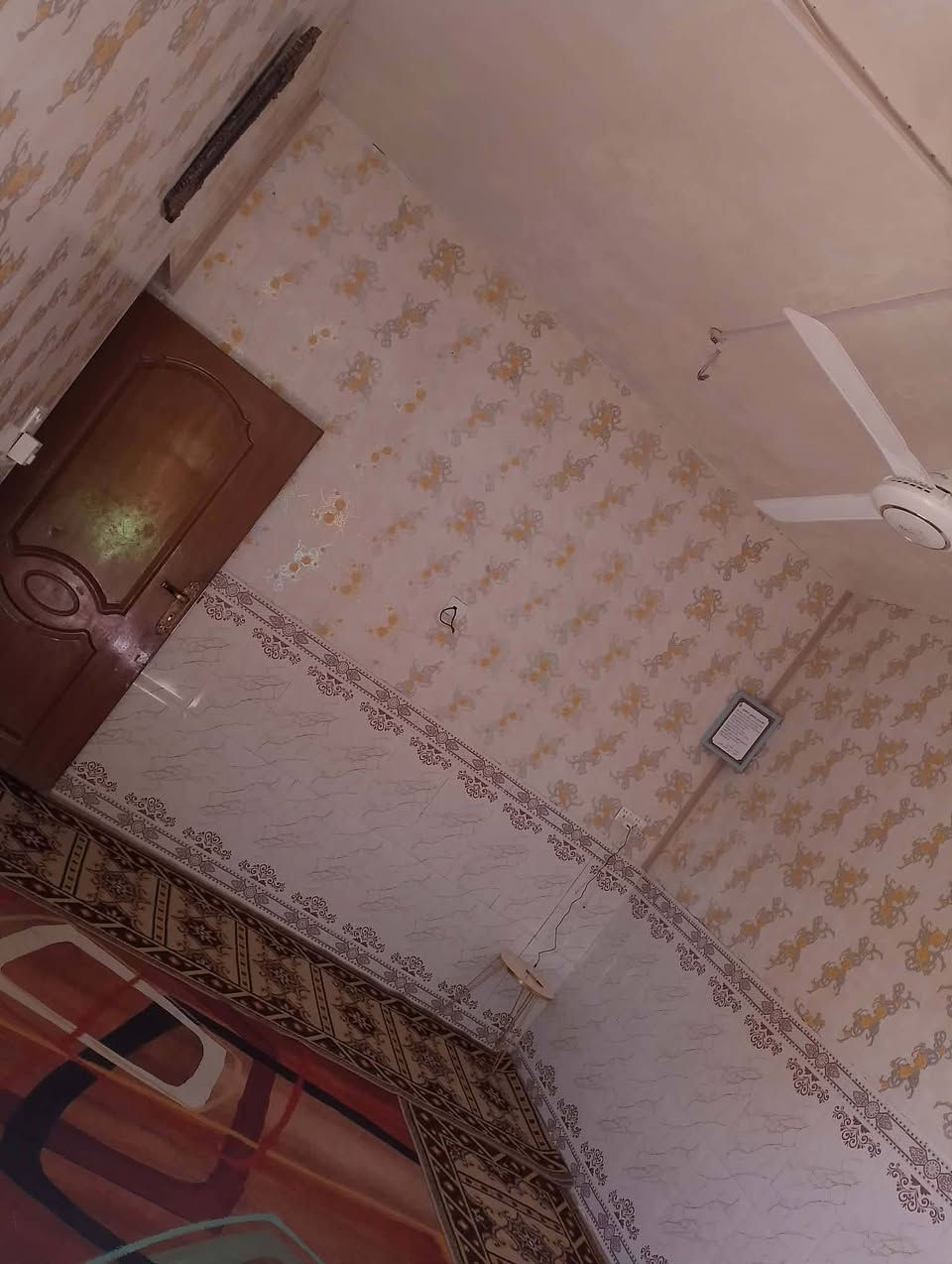 السلام عليكم بيت في كربلاء المقدسه الحر السواده المساحه 170 صاله و استقبال و اثنين غرف و مطبخ صحيات و الطابق الثاني صاله و غرفه و صحيات للاستفسار خاص او الاتصال علئ الرقم ***********
