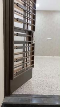 شقة للايجار بناء حديث صالة وغرفة نوم وخدمات طابق ثاني منفصلة نظيفة جدا...