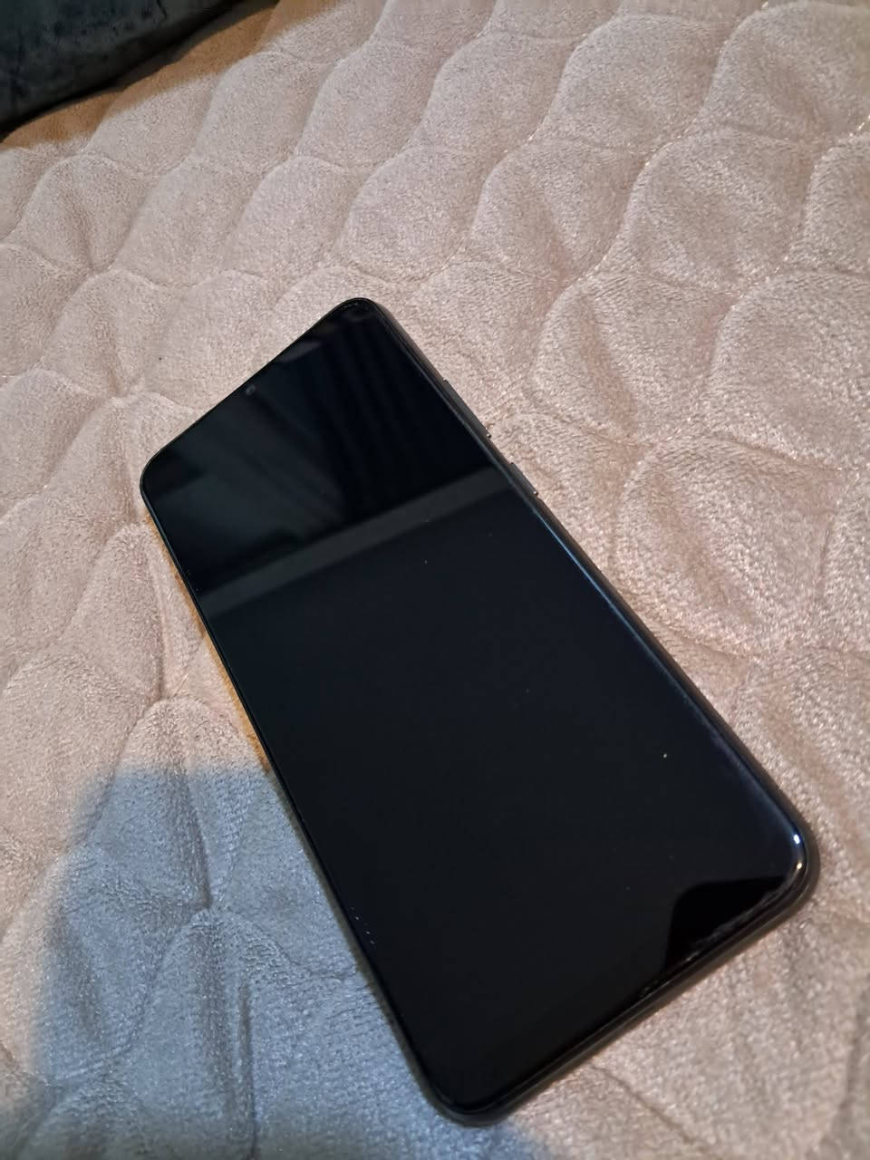 السلام عليكم 
ريلميc25y
ذاكره128
جديد قص 
مال بيت 
ما مفتوح ولا واصل مصلح 
للاستفسار الاتصال على الارقام التالية 
*********** 
السعر 75وبي مجال
