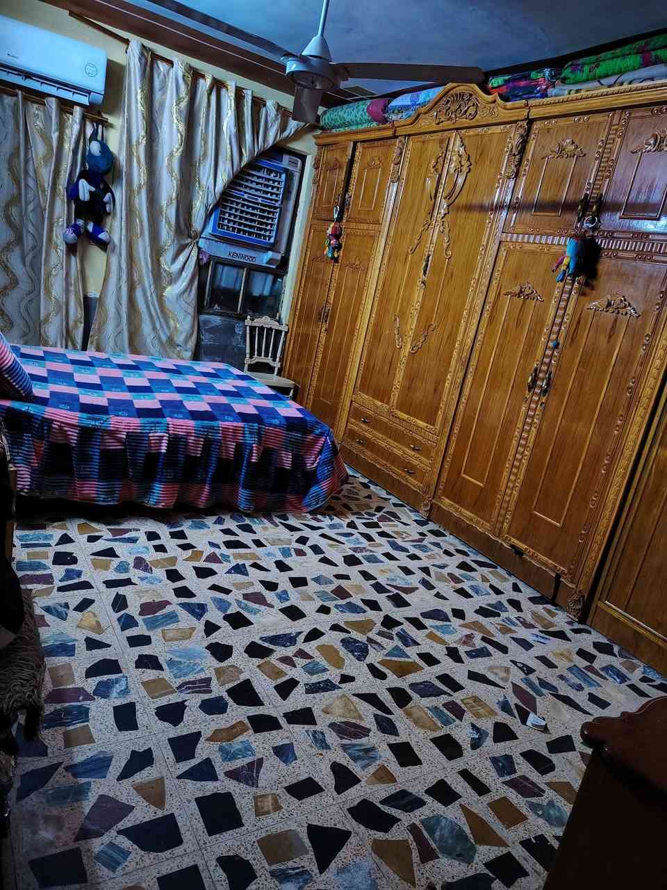 دارالبيع مساحه 110حي طارق قديم خلف معمل غاز قرب موالد عباس الساعدي البناء بلوك سكف عكاده البيت مستوه شارع تصال ***********
