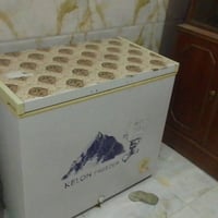 مجمدة شغالة حجم وسط نوع كيلون للبيع بسعر مناسب للاتصال ٠٧٧٠٩٤٦٣٤٨٥