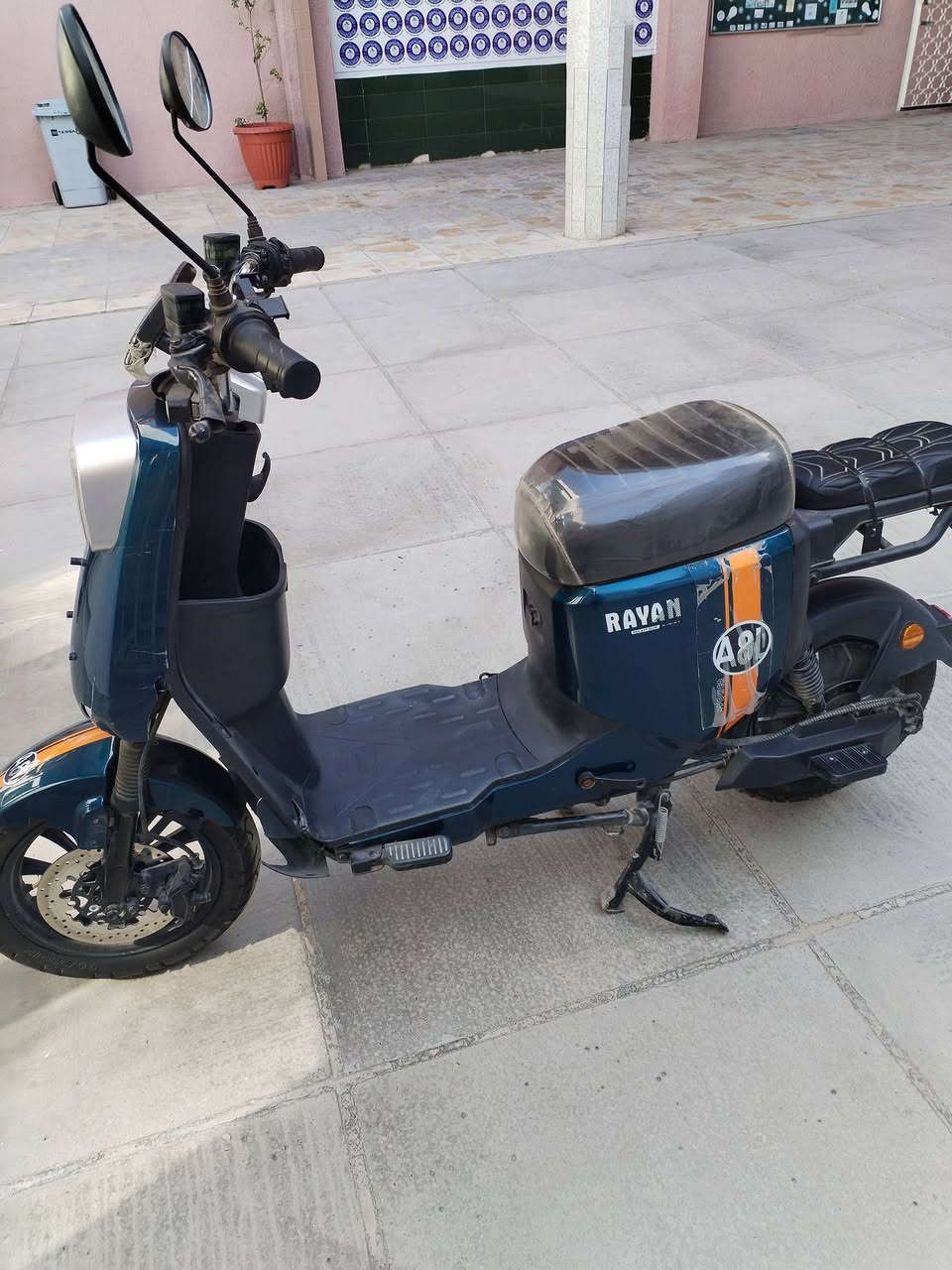 دراجه شحن نظيفه جدا ٤٥٠ وبيه مجال فلسطين  قرب همبركر الابتسام *********** مهند
