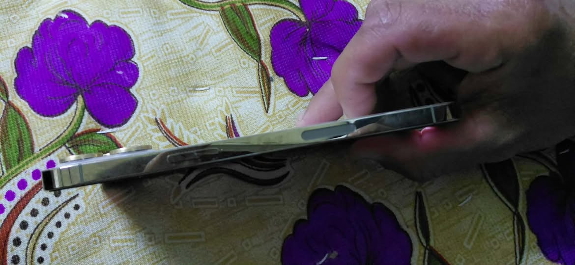 سلام عليكم عندي  ايفوان 12برو ماكس مبداي  بس الشاشة وصليه الذكره128 جهاز نضيف    هذا رقمي ***********  أريد سعره 300  بي مجال ً
